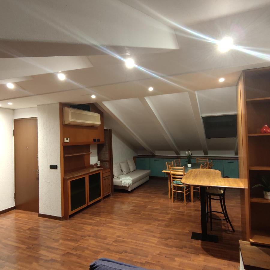 Loft Mansardato Monza Kültér fotó