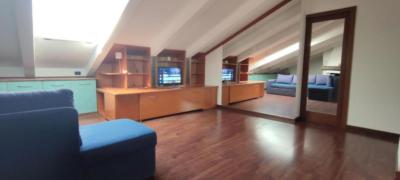 Loft Mansardato Monza Kültér fotó