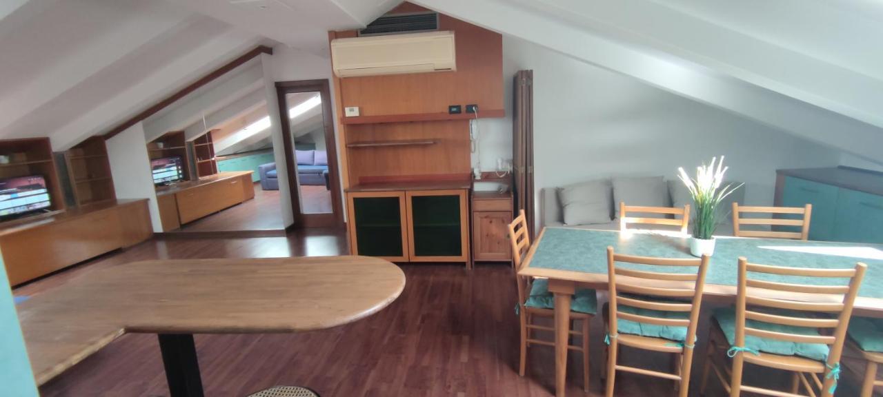 Loft Mansardato Monza Kültér fotó